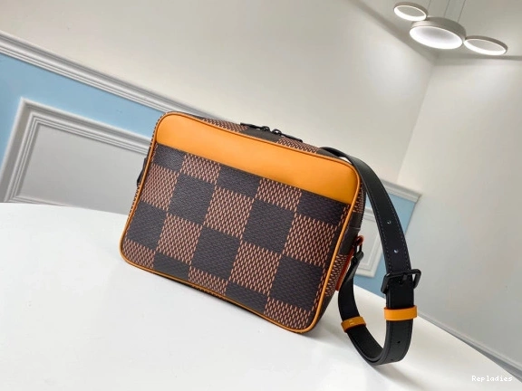 Repzbay VUITTON LOUIS MESSAGER BAG 0803